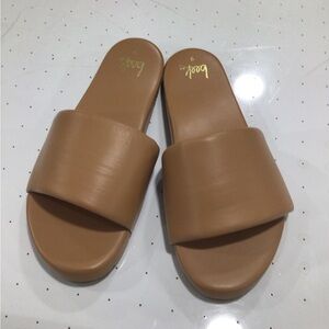 Beek Tan Wide-Strap Slide Sandals